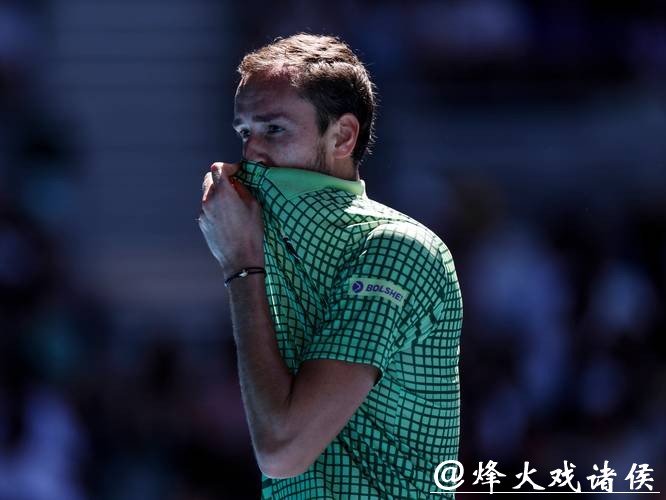 澳网：梅德韦杰夫晋级男单第三轮