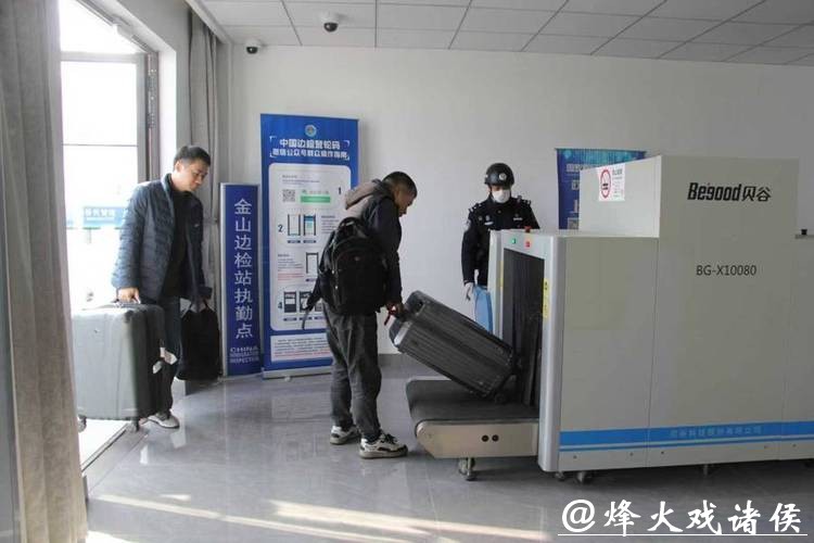 坚守是为了更好地团圆！春节期间，金山边检站实行24小时值班备勤